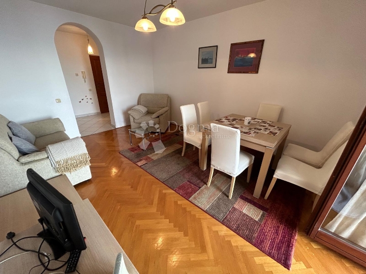 Ugodan apartman- novija zgrada, blizina mora!