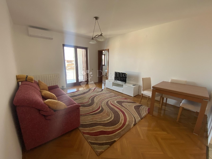 Ugodan apartman- novija zgrada, blizina mora!