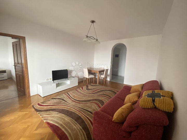 Ugodan apartman - novija zgrada, blizina mora!