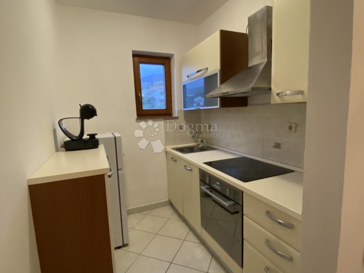 Ugodan apartman - novija zgrada, blizina mora!
