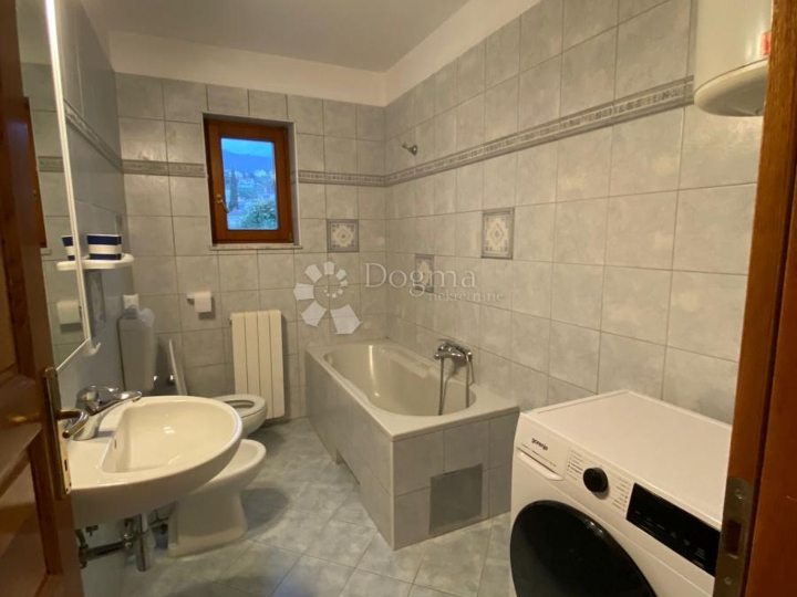 Ugodan apartman - novija zgrada, blizina mora!