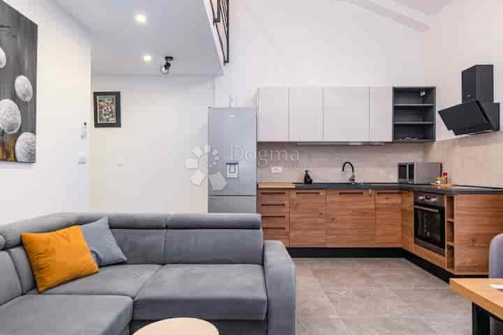 Jutarnja kava s pogledom na more, Volosko, Opatija, 2S+DB, 62m2