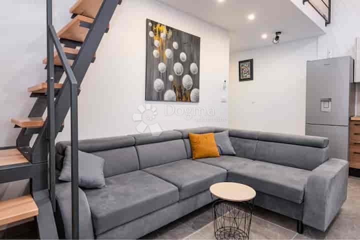 Jutarnja kava s pogledom na more, Volosko, Opatija, 2S+DB, 62m2
