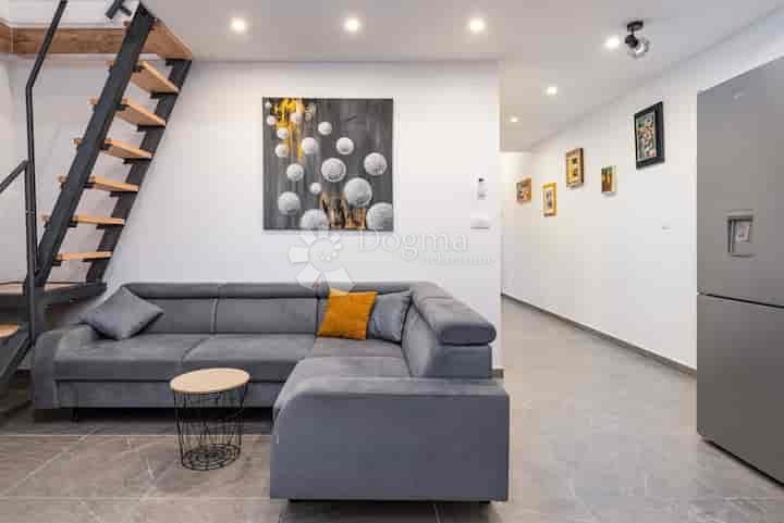 Jutarnja kava s pogledom na more, Volosko, Opatija, 2S+DB, 62m2