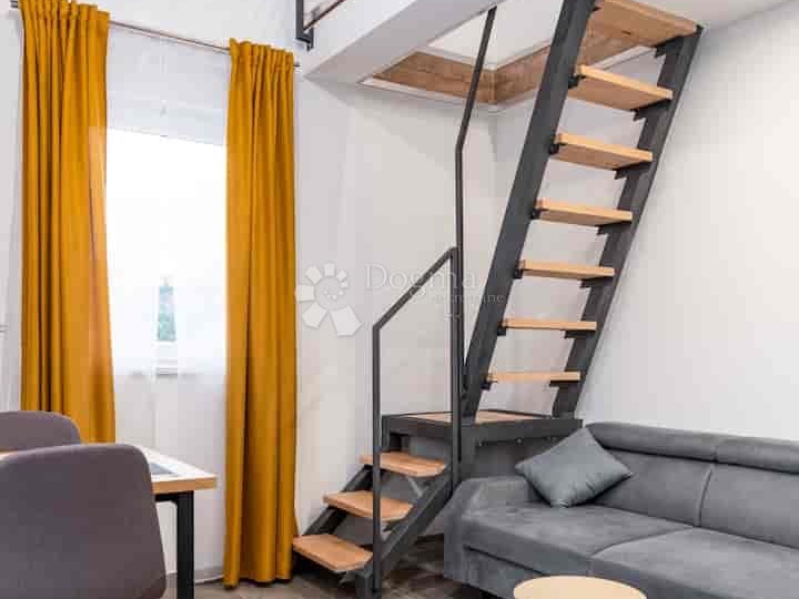 Jutarnja kava s pogledom na more, Volosko, Opatija, 2S+DB, 62m2