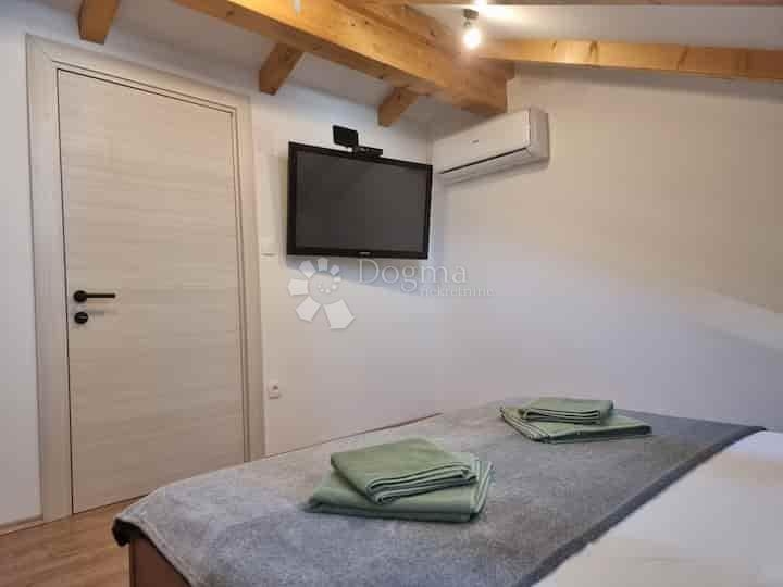 Jutarnja kava s pogledom na more, Volosko, Opatija, 2S+DB, 62m2