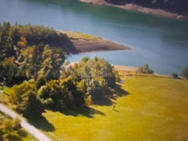 Lokve - izvrsna lokacija uz jezero – 5.582 m²