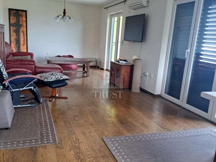 Ičići – pogled na more, 2 spavaće sobe i 2 parkirna mjesta