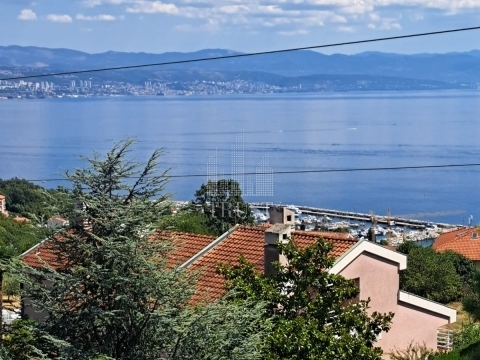 Ičići – pogled na more, 2 spavaće sobe i 2 parkirna mjesta
