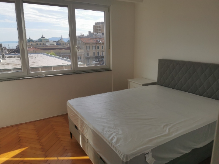 Novorenoviran stan s liftom u centru Rijeke