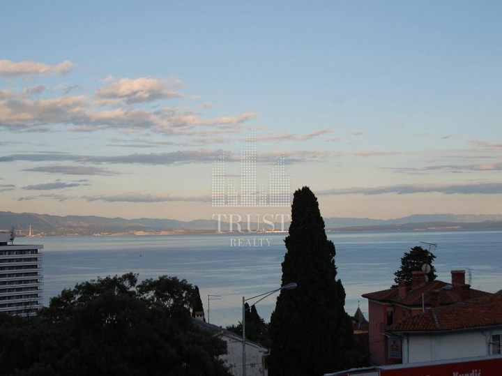 Opatija, Centar - stan s okućnicom, 90m2