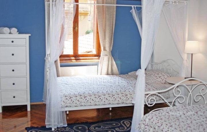 Opatija, Centar - stan s okućnicom, 90m2