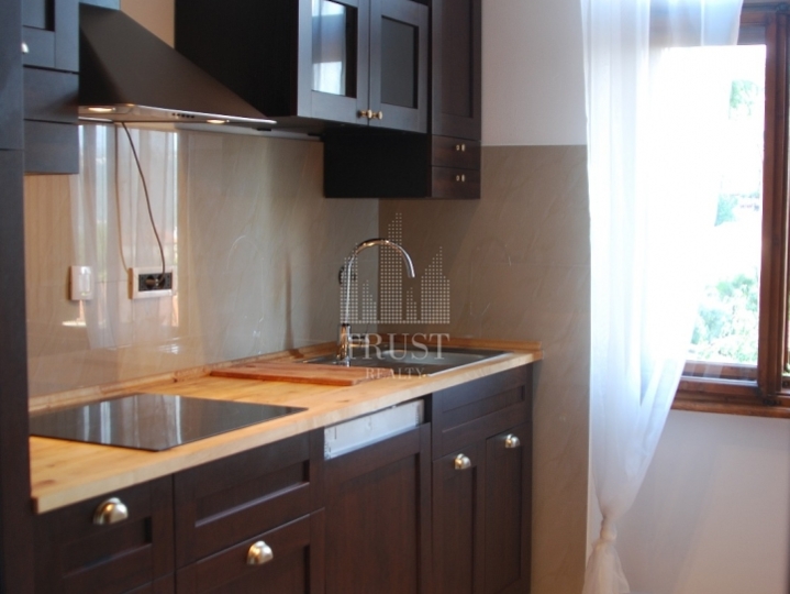 Opatija, Centar - stan s okućnicom, 90m2