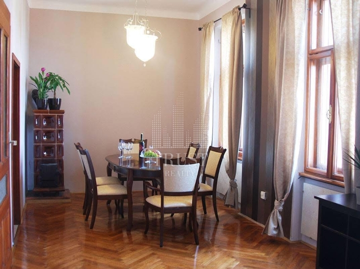 Opatija, Centar - stan s okućnicom, 90m2