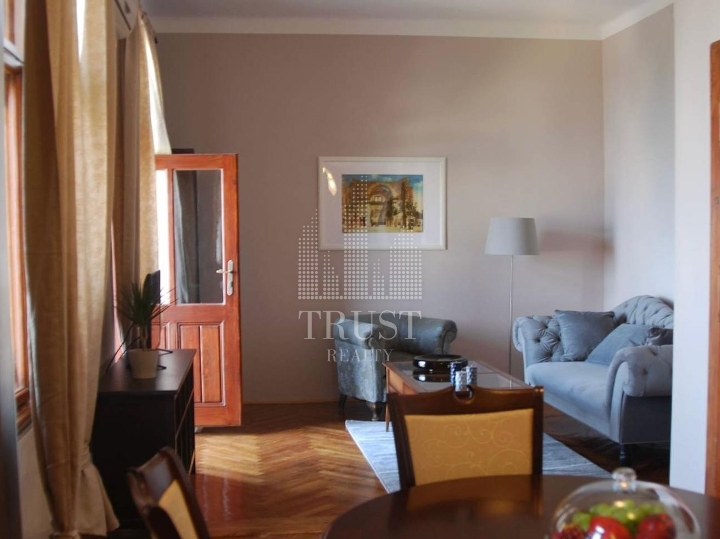Opatija, Centar - stan s okućnicom, 90m2