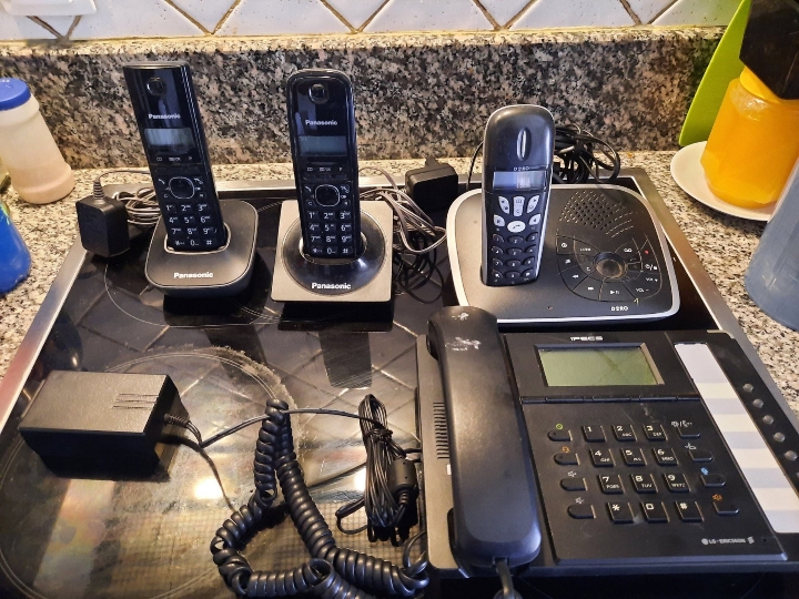 Prodajem kućne telefone