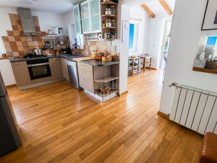 Rovinj - obiteljska kuća s turističkim apartmanima u centru grada, blizu mora