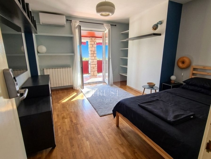Rovinj - obiteljska kuća s turističkim apartmanima u centru grada, blizu mora