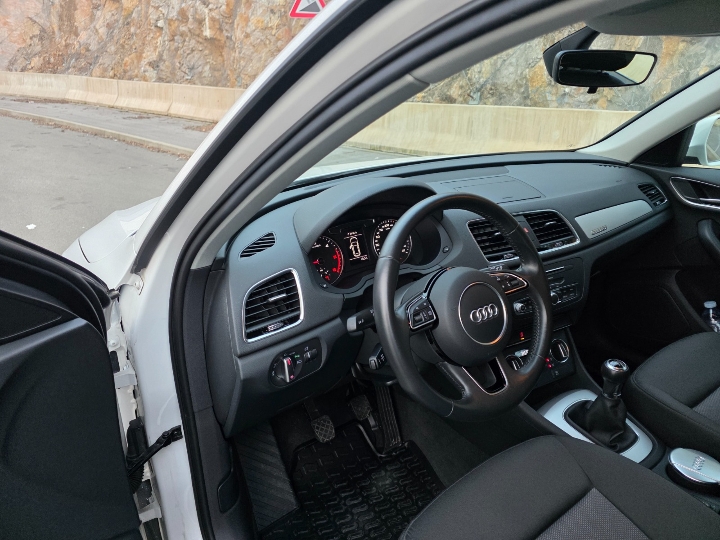 Prodajem Audi Q3