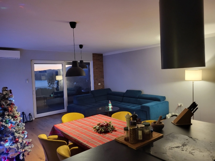 Rešetari, predivan stan s panoramskim pogledom na more