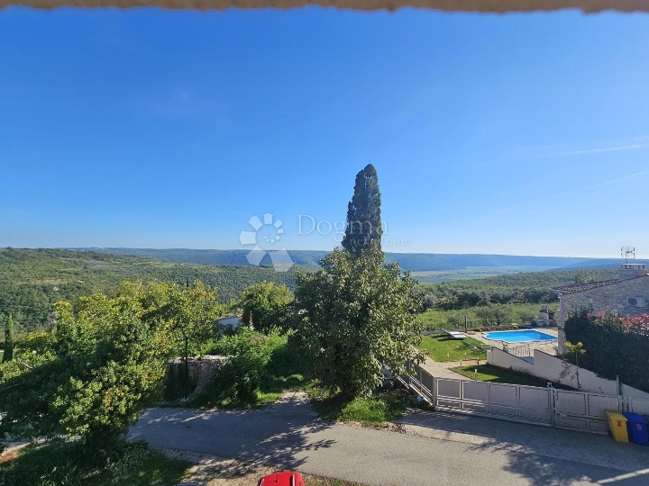 Istra, Krasica – tradicionalna kamena kuća s otvorenim pogledom