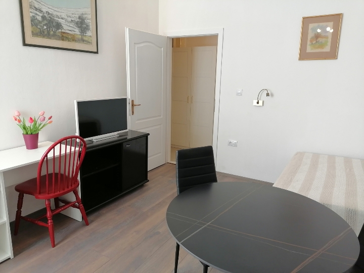 Centar - garsonijera za dugoročni najam