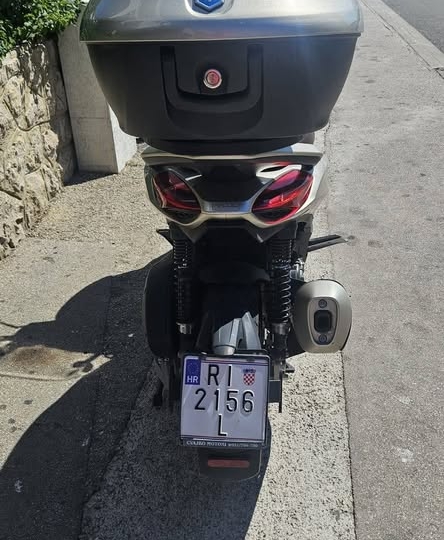 Beverly 300