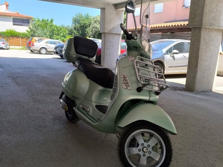 Vespa 200L granturismo