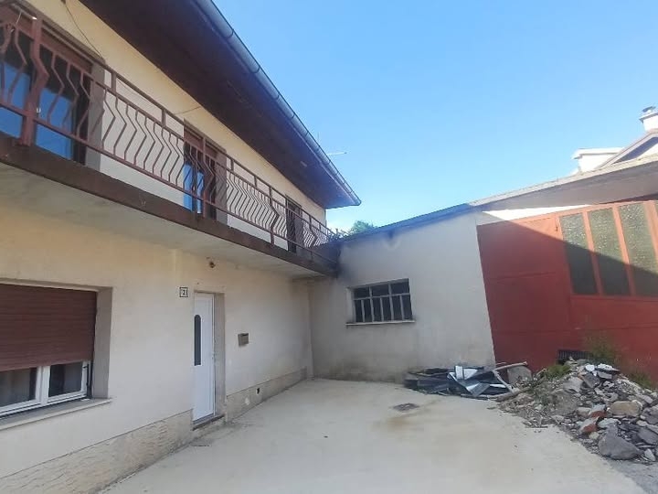 Klana - kuća i garaža