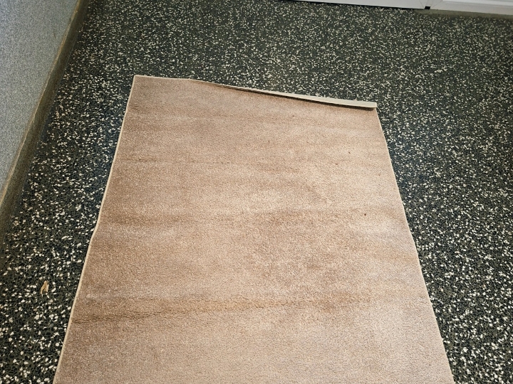 Tepih srednje veličine