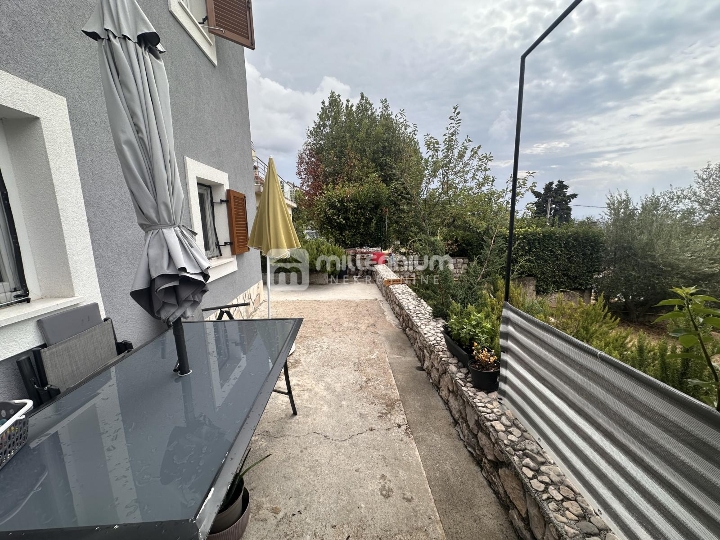 Kostrena, 160m2, samostojeća kuća, stan i apartman, velika okućnica