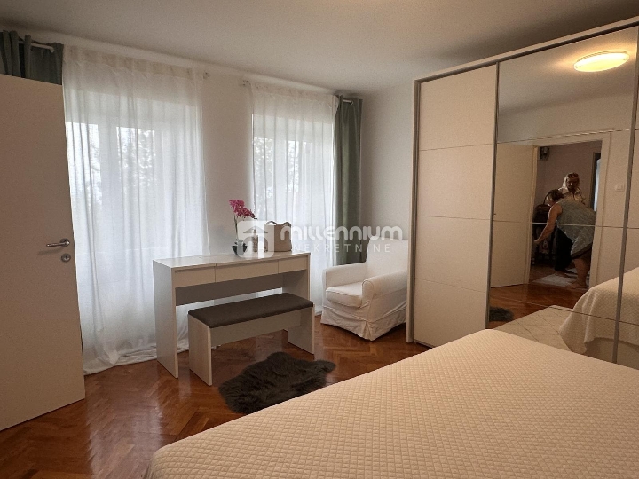 Kostrena, 160m2, samostojeća kuća, stan i apartman, velika okućnica