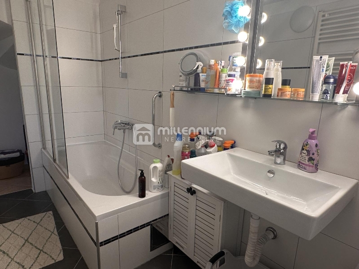 Kostrena, 160m2, samostojeća kuća, stan i apartman, velika okućnica