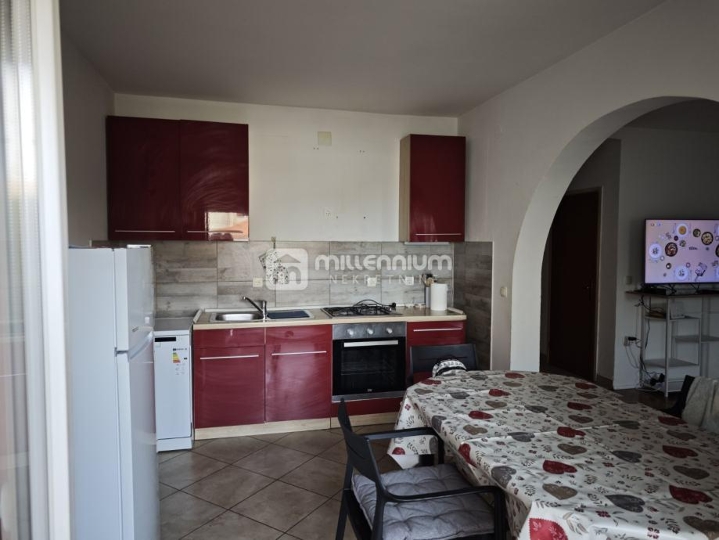 Krk, 55.30m, 1S+DB, terasa, parking, 2 dvorišta