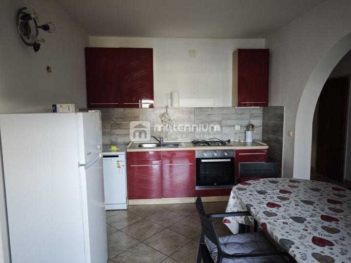 Krk, 55.30m, 1S+DB, terasa, parking, 2 dvorišta