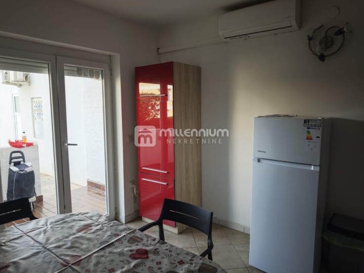 Krk, 55.30m, 1S+DB, terasa, parking, 2 dvorišta