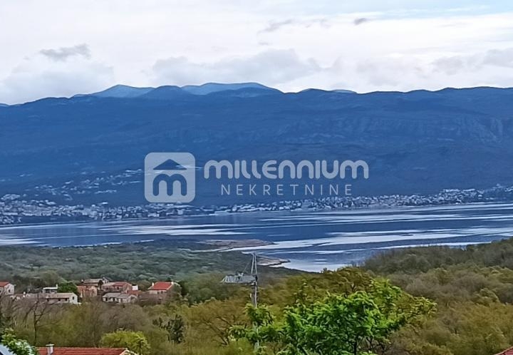Otok Krk, Risika, dio kuće, mogućnost troetažnog apartmana, okućnica