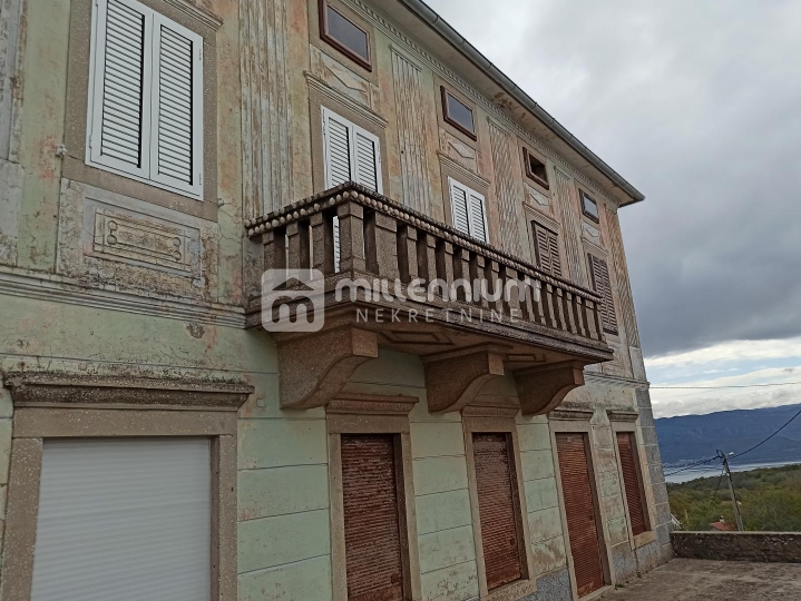 Otok Krk, Risika, dio kuće, mogućnost troetažnog apartmana, okućnica