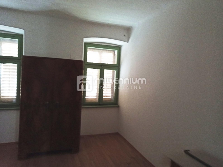 Otok Krk, Risika, dio kuće, mogućnost troetažnog apartmana, okućnica