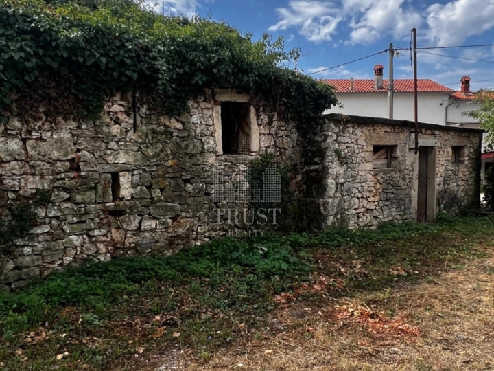Labin, Nedešćina - kamene kuće za adaptaciju