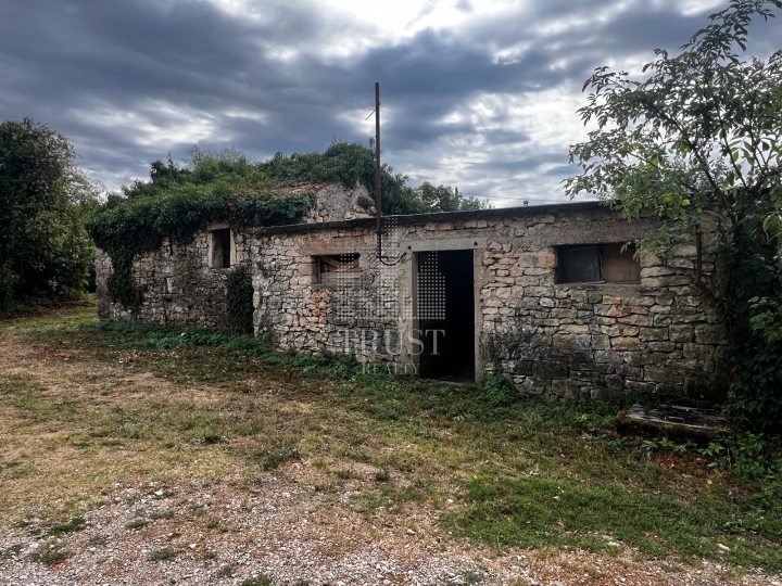 Labin, Nedešćina - kamene kuće za adaptaciju