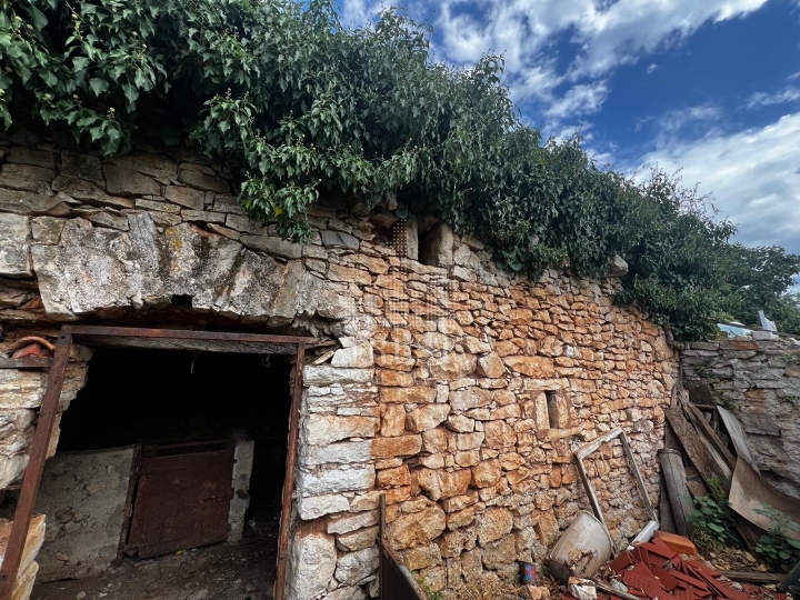 Labin, Nedešćina - kamene kuće za adaptaciju