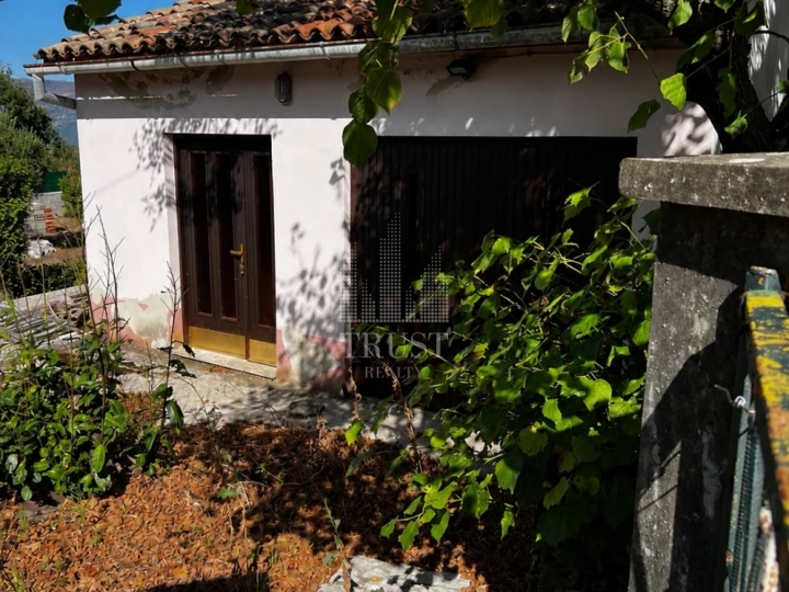 Labin, Nedeščina - kuća za adaptaciju