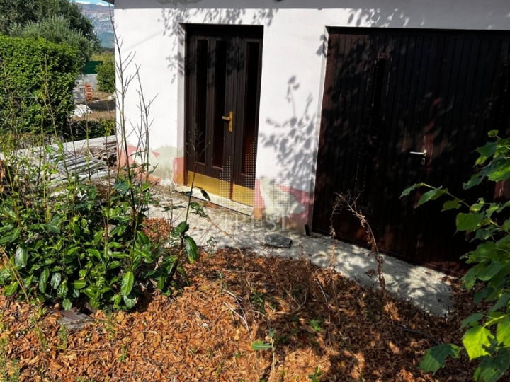 Labin, Nedeščina - kuća za adaptaciju