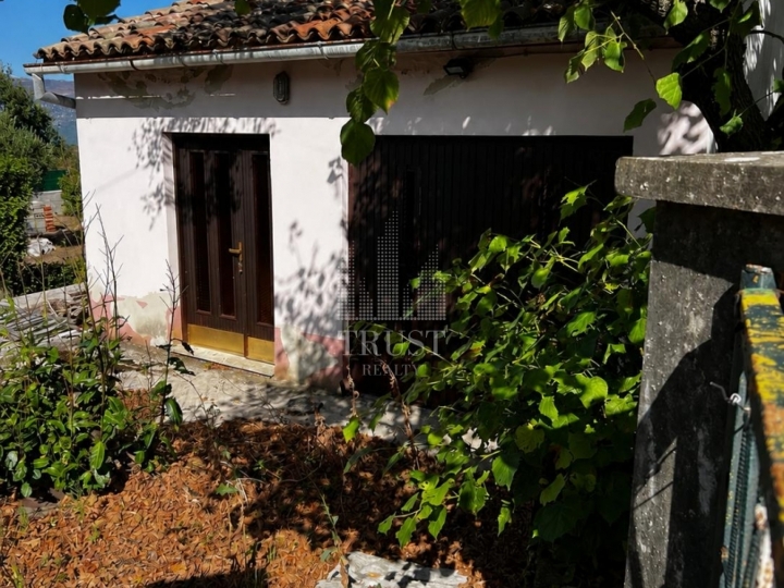 Labin, Nedeščina - kuća za adaptaciju