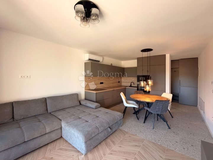 Moderan stan 62,50 m² u novogradnji – 200 m od mora