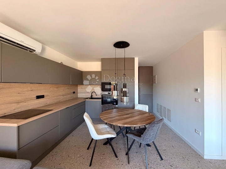 Moderan stan 62,50 m² u novogradnji – 200 m od mora