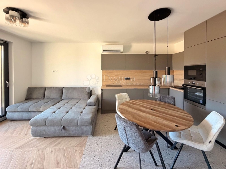 Moderan stan 62,50 m² u novogradnji – 200 m od mora