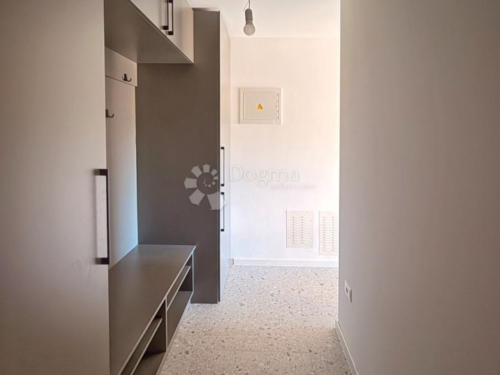 Moderan stan 62,50 m² u novogradnji – 200 m od mora
