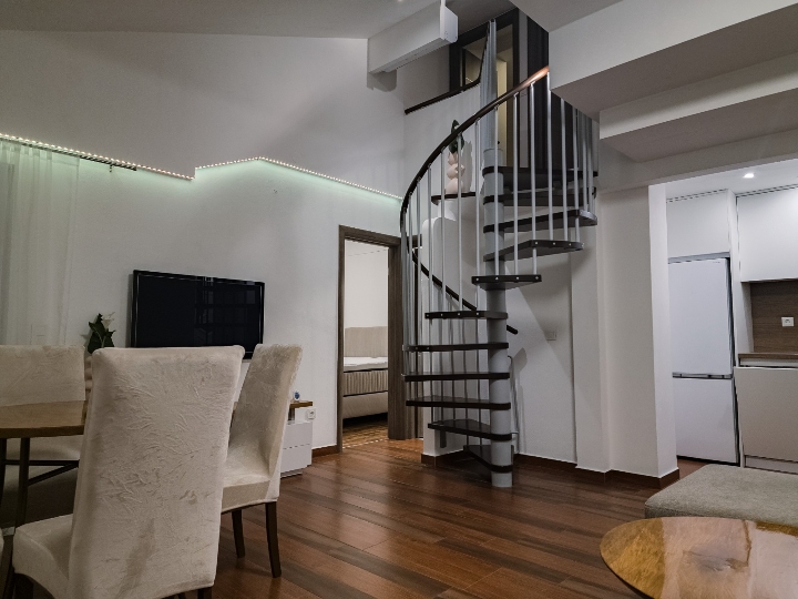 Zadar, novonamješten dvoetažni, trosoban stan 82 m²